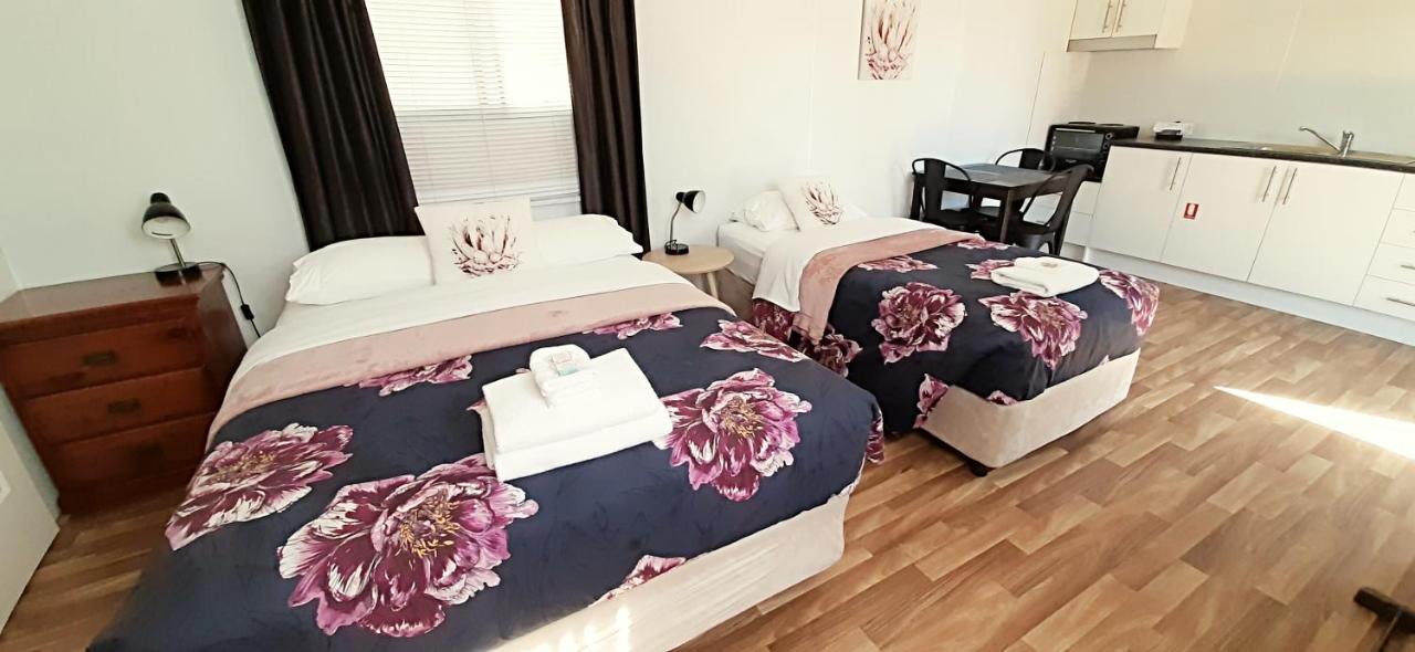Mt Larcom Tourist Park Hotel Mount Larcom Ngoại thất bức ảnh