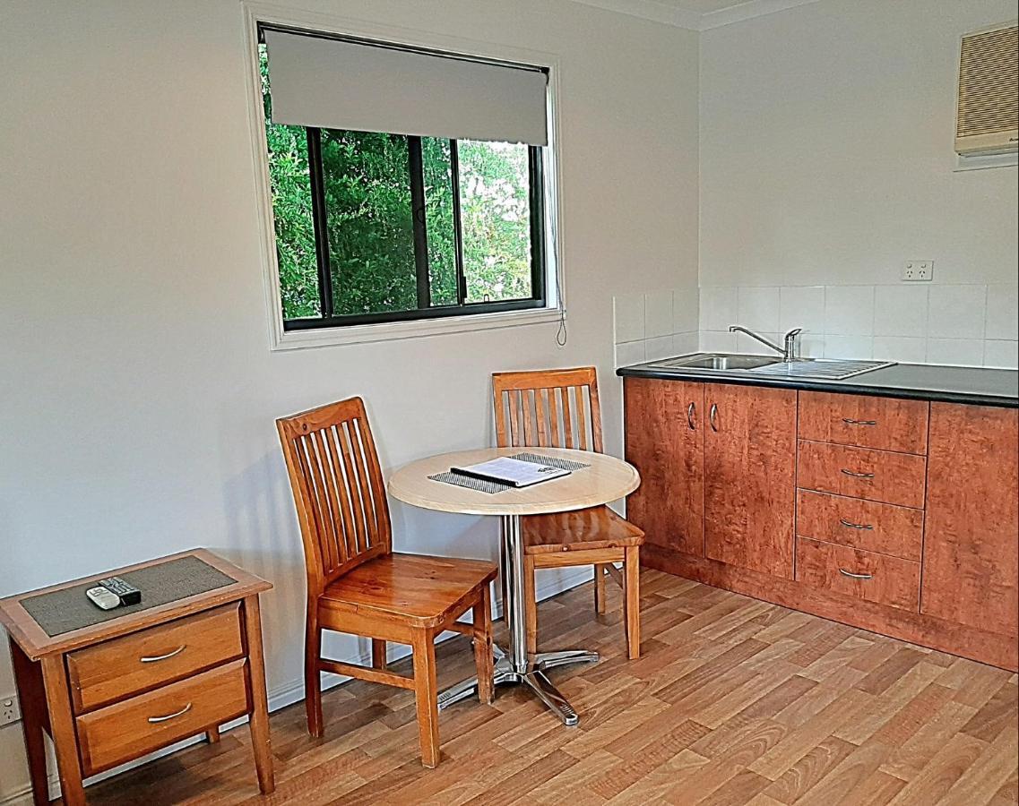 Mt Larcom Tourist Park Hotel Mount Larcom Ngoại thất bức ảnh