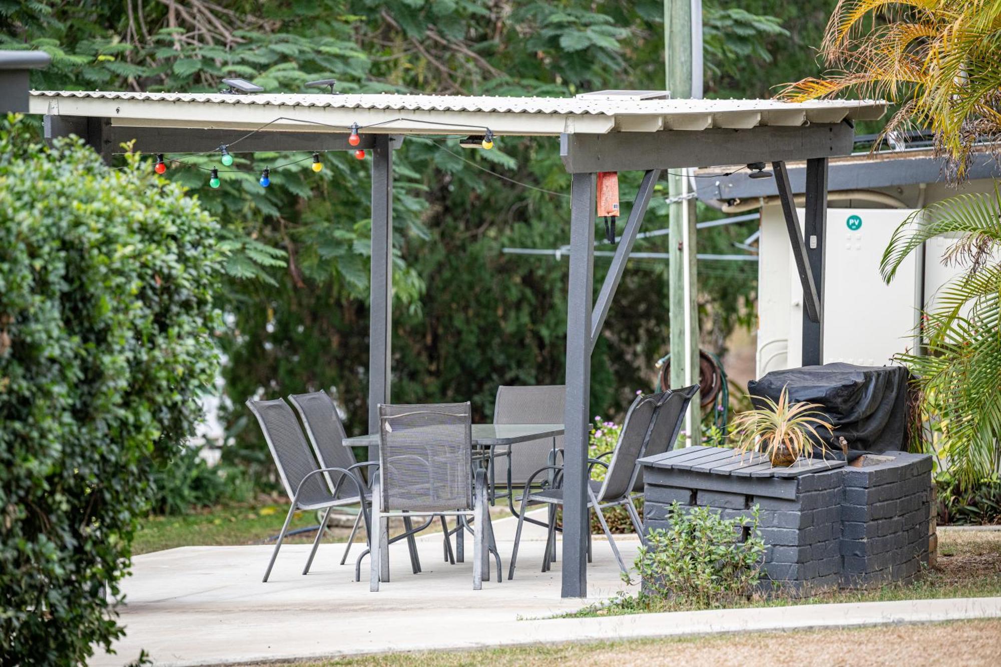 Mt Larcom Tourist Park Hotel Mount Larcom Ngoại thất bức ảnh