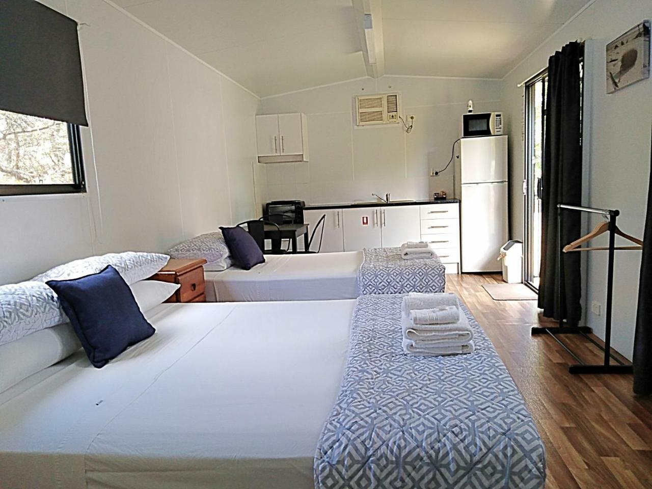 Mt Larcom Tourist Park Hotel Mount Larcom Ngoại thất bức ảnh